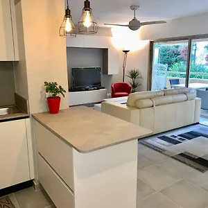 https://antibes-juan-les-pins-center1-bedroom-apart-pool.fr-provencehotel.com